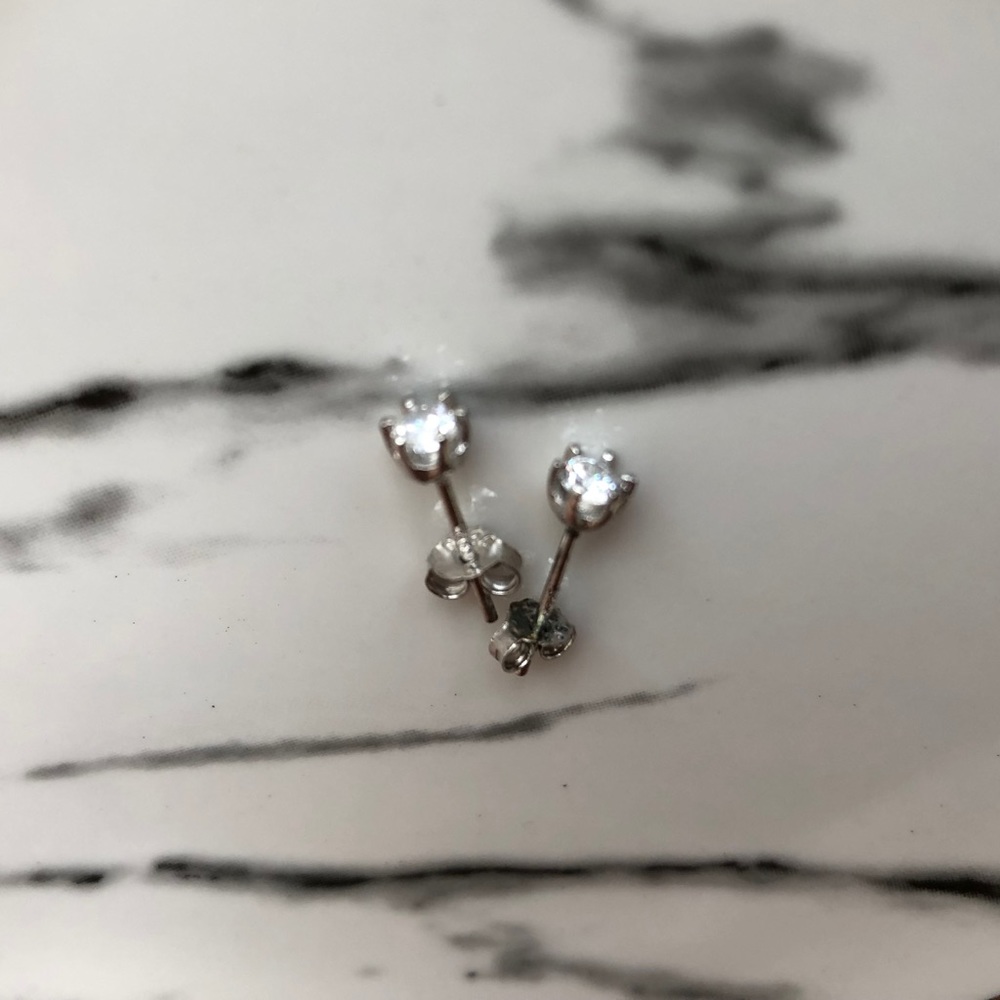 SOLD Clear S925 earrings